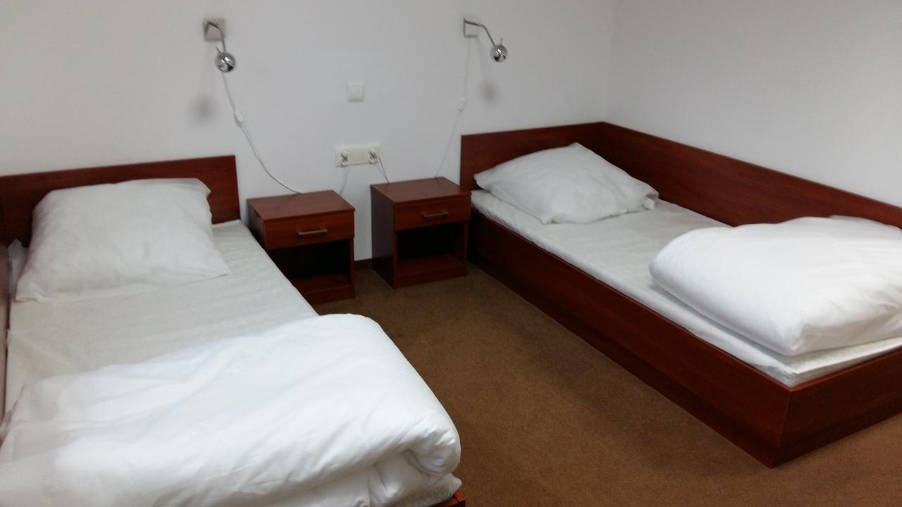 Motel Stare Brynki Przy Stacji Bp Trojka Chlebowo Bagian luar foto